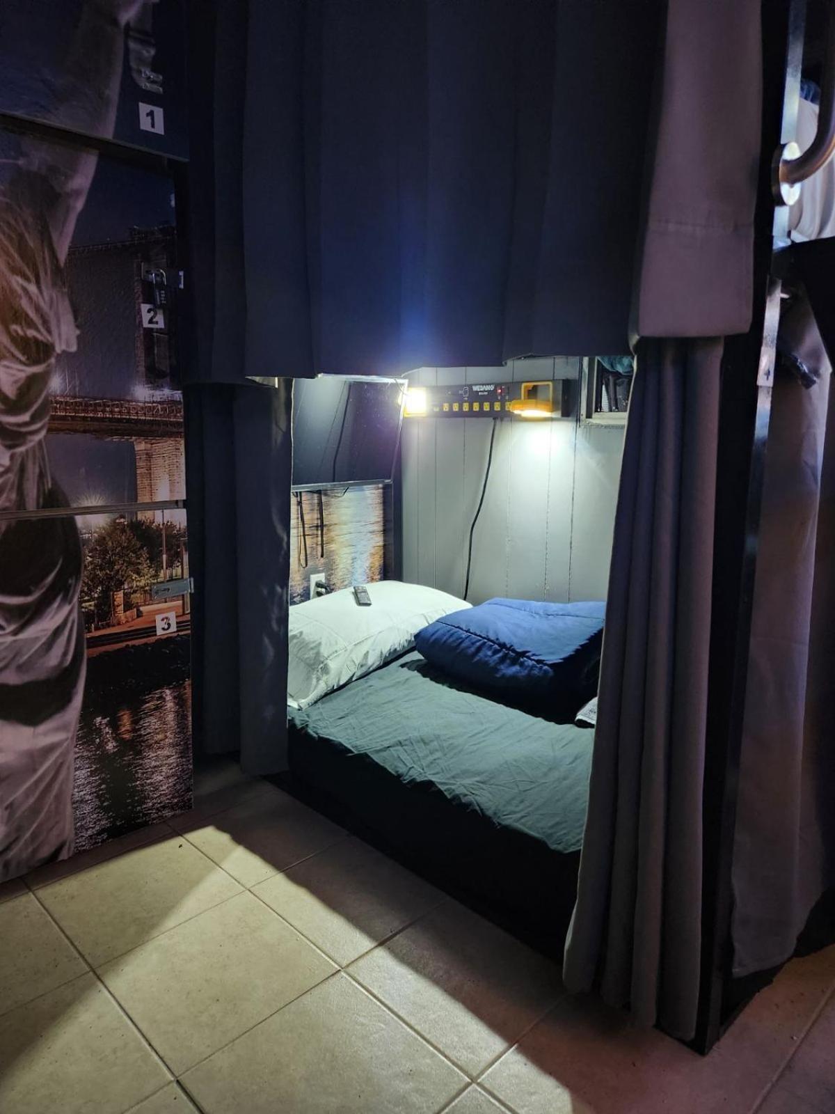 Orangewood & 51Ave Homestay - Not A Hotel Γκλέντεϊλ Εξωτερικό φωτογραφία